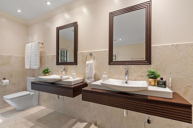 9 Garland Rd, Lincoln, MA 01773