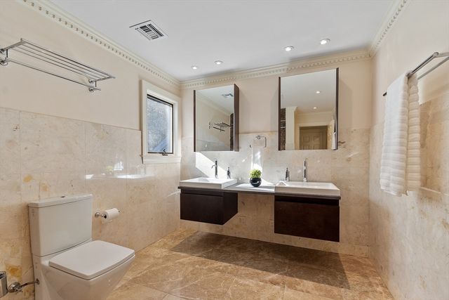 9 Garland Rd, Lincoln, MA 01773