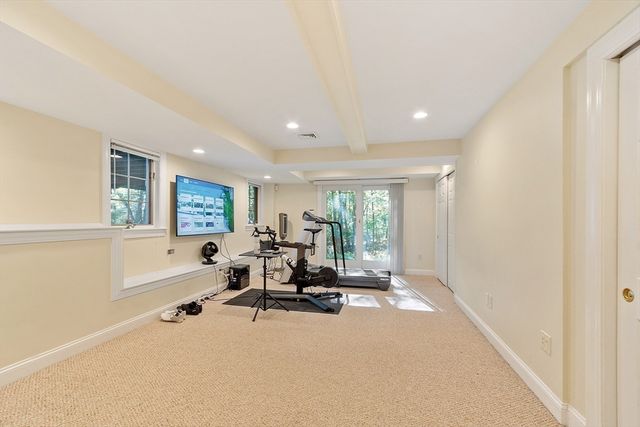 9 Garland Rd, Lincoln, MA 01773