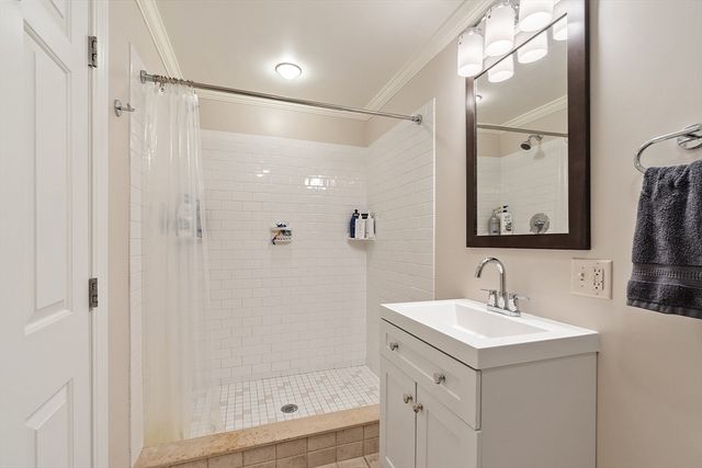 9 Garland Rd, Lincoln, MA 01773