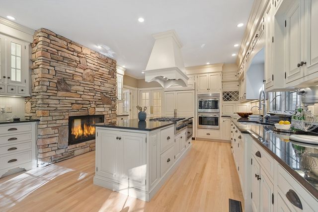 9 Garland Rd, Lincoln, MA 01773