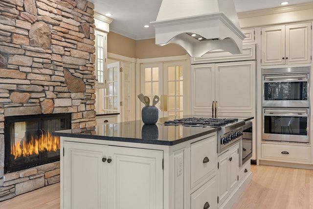 9 Garland Rd, Lincoln, MA 01773