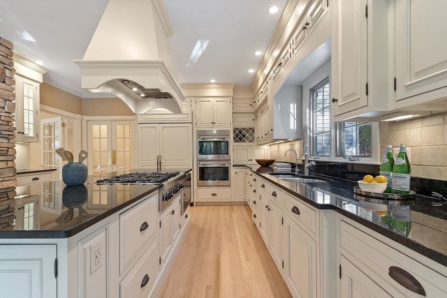 9 Garland Rd, Lincoln, MA 01773