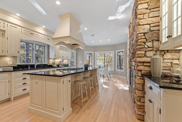 9 Garland Rd, Lincoln, MA 01773