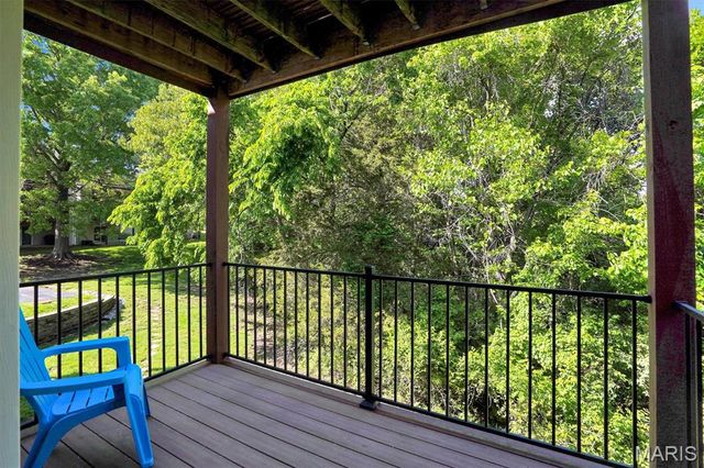 712 Woodside Trails Drive 102, Ballwin, MO 63021