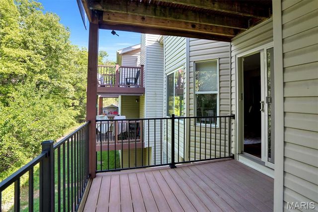 712 Woodside Trails Drive 102, Ballwin, MO 63021
