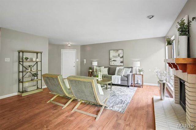 712 Woodside Trails Drive 102, Ballwin, MO 63021
