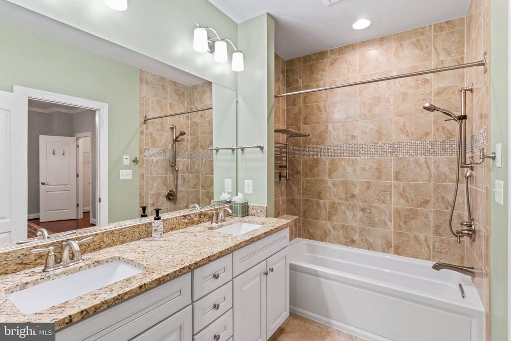Image 13 of property listing at 24 MAXWELL SQ, Frederick, MD 21701