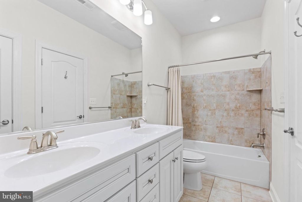 Image 15 of property listing at 24 MAXWELL SQ, Frederick, MD 21701