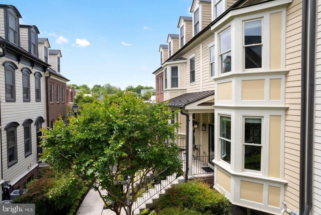 Image 2 of property listing at 24 MAXWELL SQ, Frederick, MD 21701