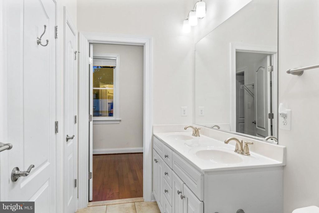 Image 36 of property listing at 24 MAXWELL SQ, Frederick, MD 21701