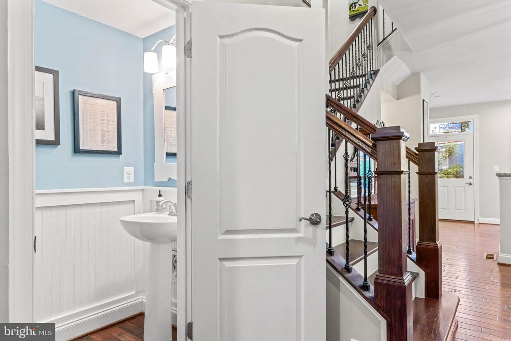 Image 8 of property listing at 24 MAXWELL SQ, Frederick, MD 21701
