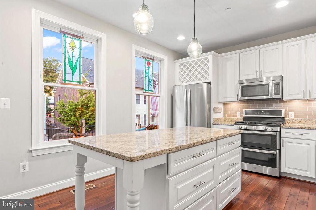 Image 9 of property listing at 24 MAXWELL SQ, Frederick, MD 21701