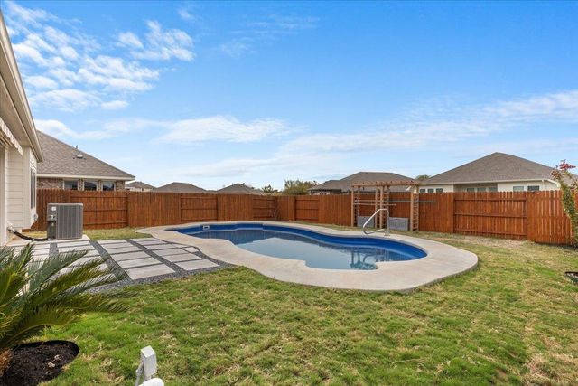 111 Crooked TRL, Bastrop, TX 78602