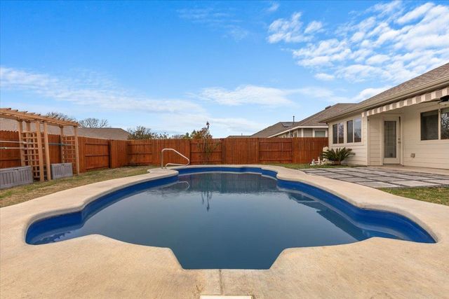 111 Crooked TRL, Bastrop, TX 78602