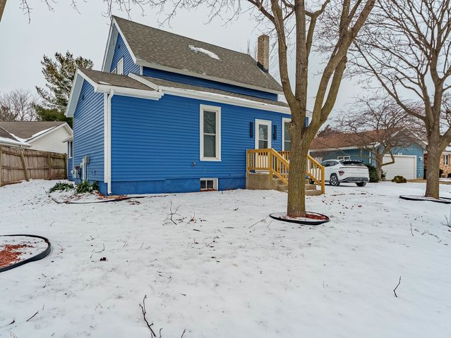 214 S Prospect Street, Marengo, IL 60152