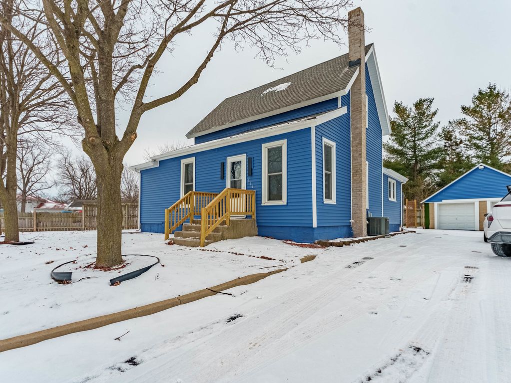 214 S Prospect Street, Marengo, IL 60152