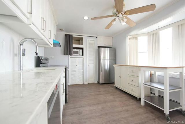 32 Needle Lane, Levittown, NY 11756