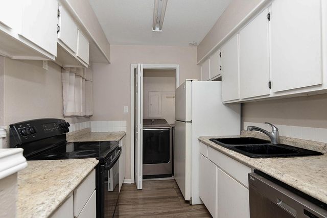 9550 Deering Drive 410, Houston, TX 77036