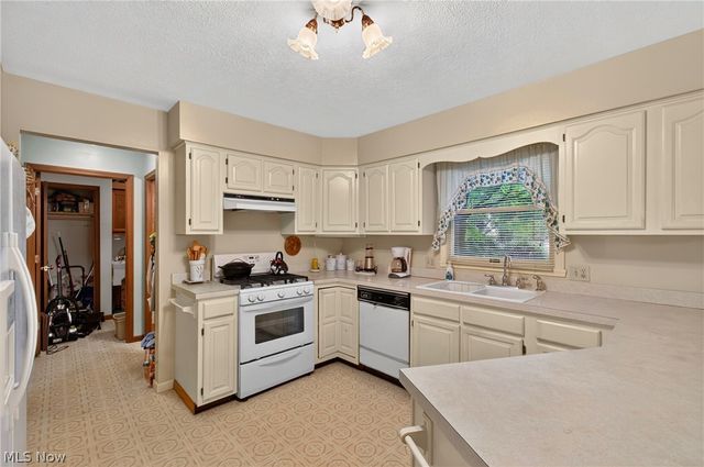 1667 Cadbury Street NW, Massillon, OH 44646