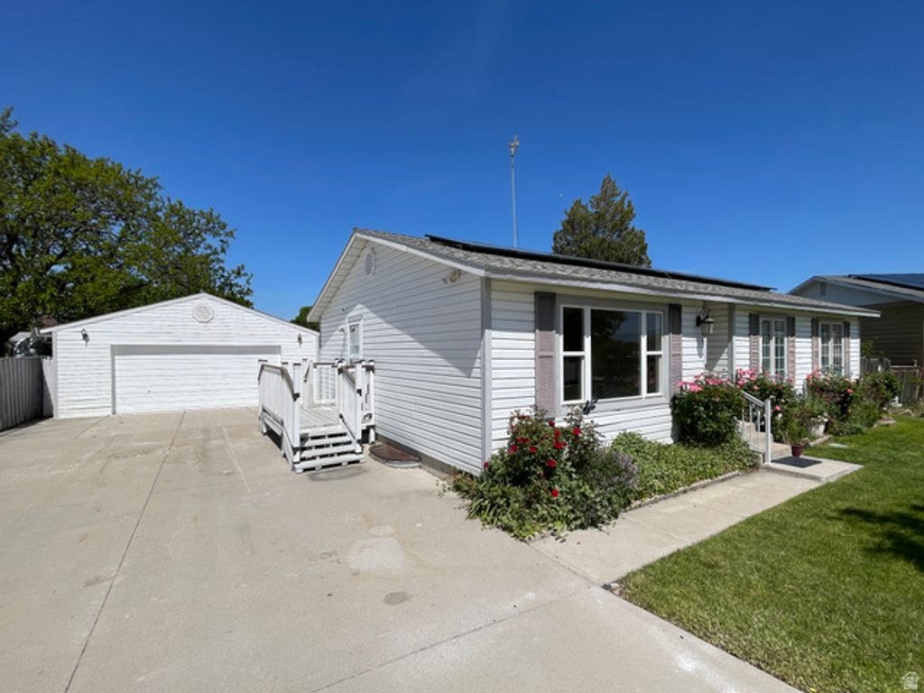 Image 3 of property listing at 3762 S PAINE RD #118, Magna, UT 84044