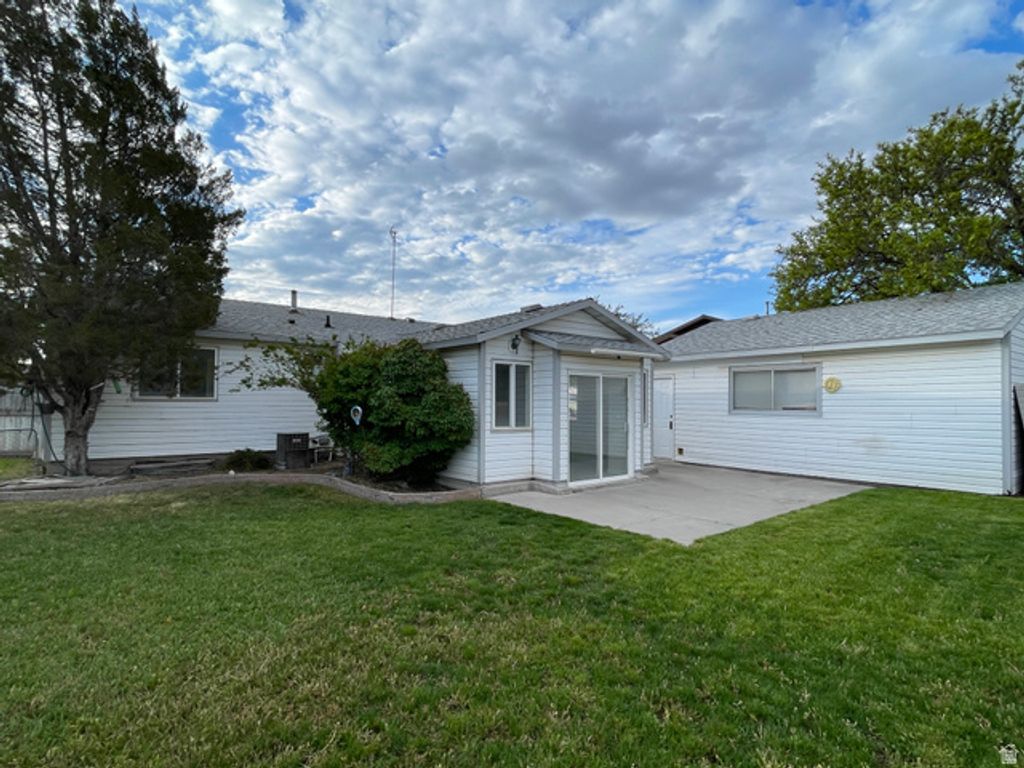Image 6 of property listing at 3762 S PAINE RD #118, Magna, UT 84044