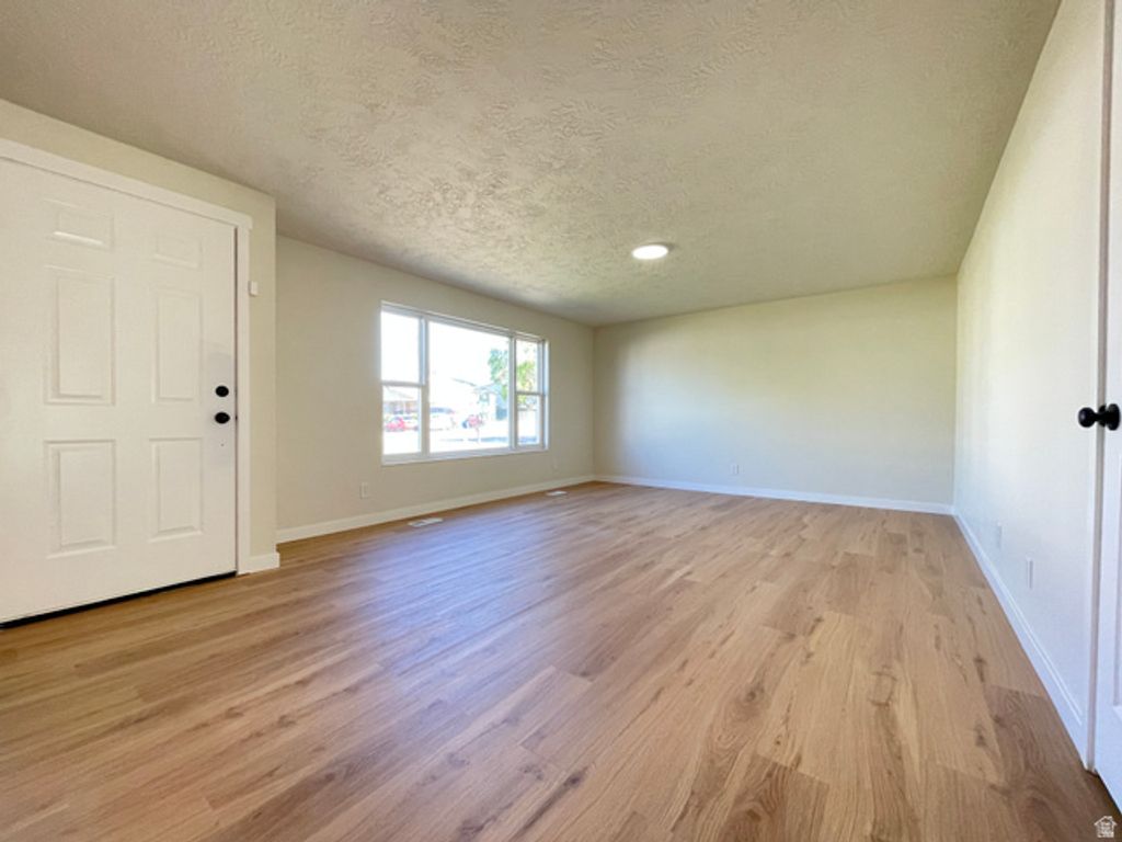 Image 10 of property listing at 3762 S PAINE RD #118, Magna, UT 84044