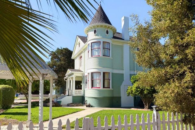 712 West Street, Hollister, CA 95023