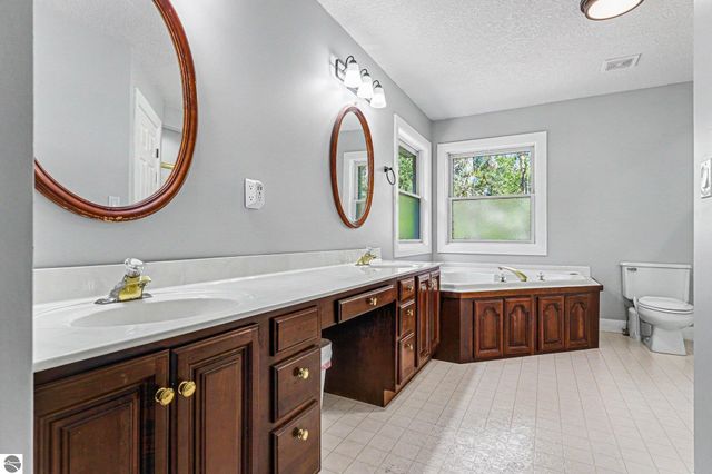 105 W Broomfield Road, Mt Pleasant, MI 48858