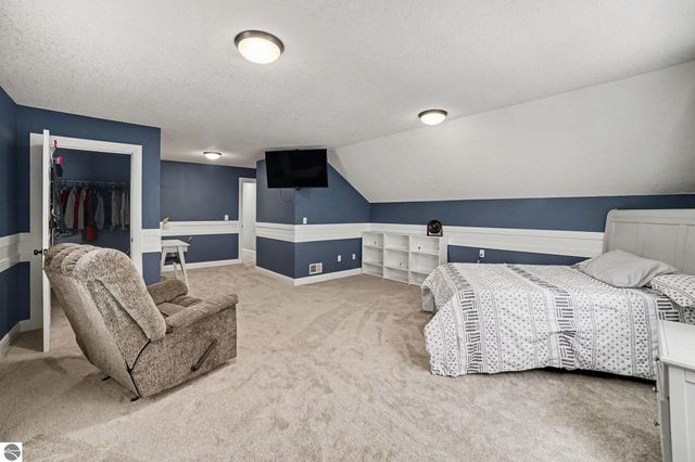 105 W Broomfield Road, Mt Pleasant, MI 48858