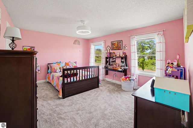 105 W Broomfield Road, Mt Pleasant, MI 48858