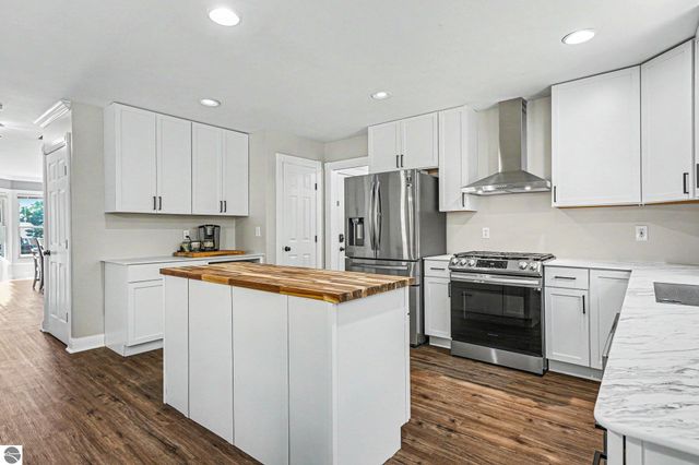 105 W Broomfield Road, Mt Pleasant, MI 48858