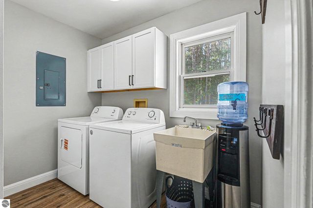 105 W Broomfield Road, Mt Pleasant, MI 48858