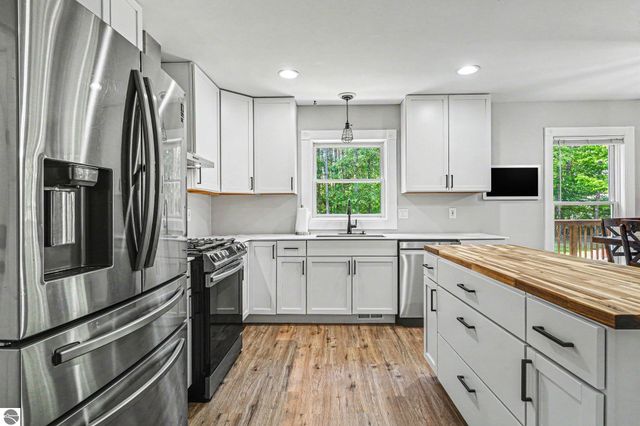 105 W Broomfield Road, Mt Pleasant, MI 48858