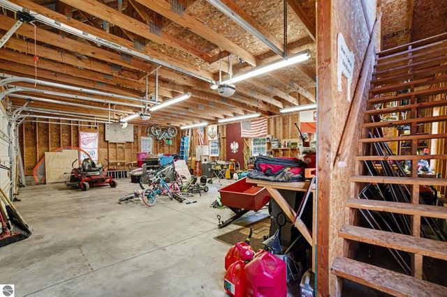 105 W Broomfield Road, Mt Pleasant, MI 48858