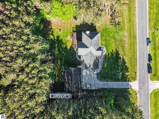 105 W Broomfield Road, Mt Pleasant, MI 48858