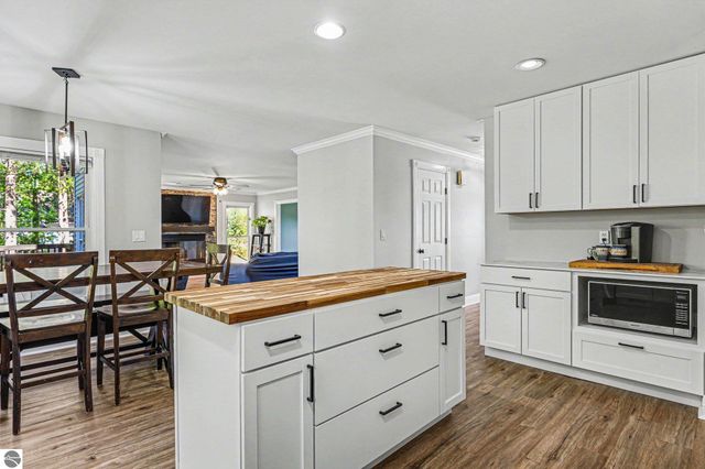105 W Broomfield Road, Mt Pleasant, MI 48858