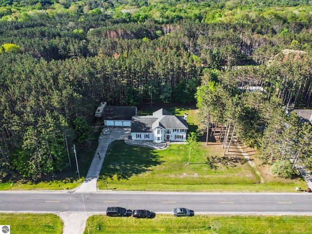 105 W Broomfield Road, Mt Pleasant, MI 48858