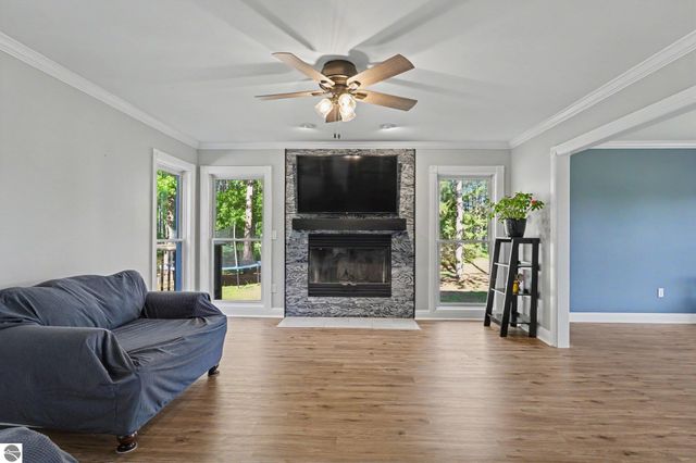 105 W Broomfield Road, Mt Pleasant, MI 48858