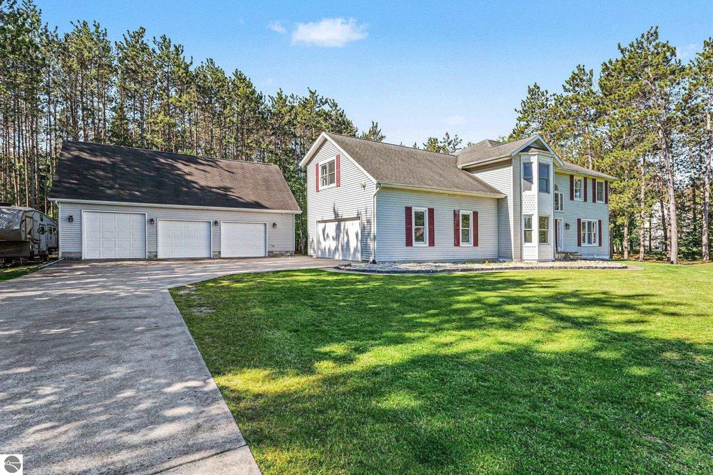 105 W Broomfield Road, Mt Pleasant, MI 48858