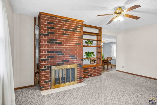 341 NE Monhollon DR, Topeka, KS 66617