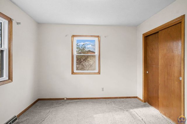 341 NE Monhollon DR, Topeka, KS 66617