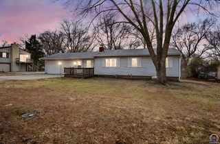 341 NE Monhollon DR, Topeka, KS 66617