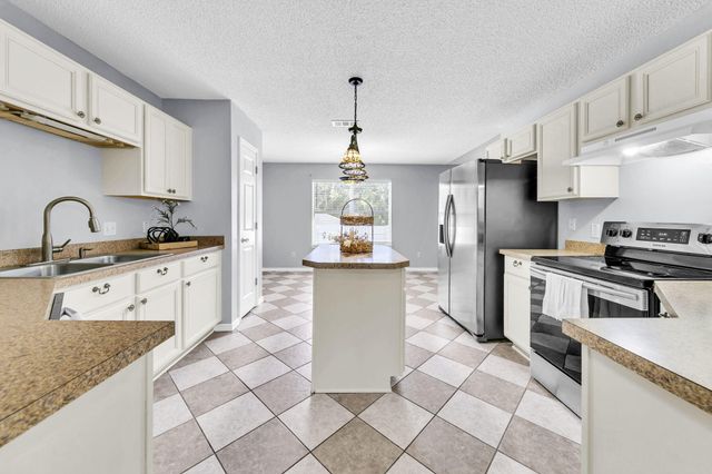 406 Hatchee Drive Drive, Crestview, FL 32536