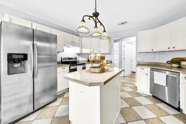 406 Hatchee Drive Drive, Crestview, FL 32536