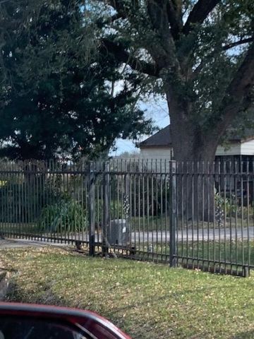 2722 E Almeda Genoa Road E, Houston, TX 77047