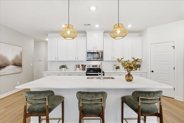 74 Hunting Pl, Georgetown, SC 29440
