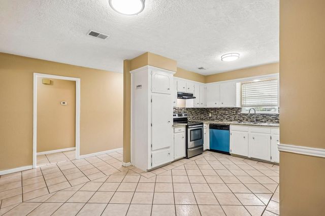4202 Townes Forest Road, Friendswood, TX 77546