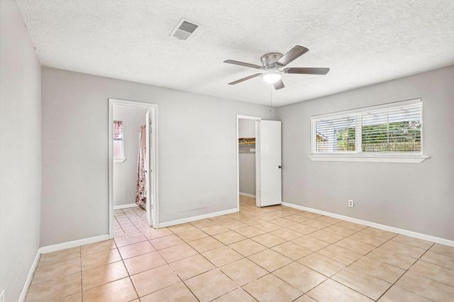 4202 Townes Forest Road, Friendswood, TX 77546