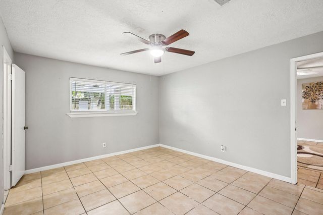 4202 Townes Forest Road, Friendswood, TX 77546